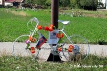Oprava pamtnka slovenskho cyklistu v Sarajeve